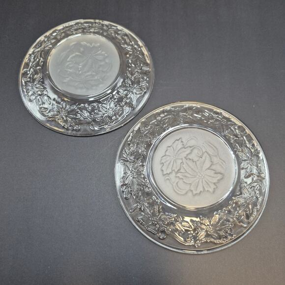 Princess House Fantasia 6-inch Bread Plates Frosted Center Set of 2 Plates - Picture 2 of 6